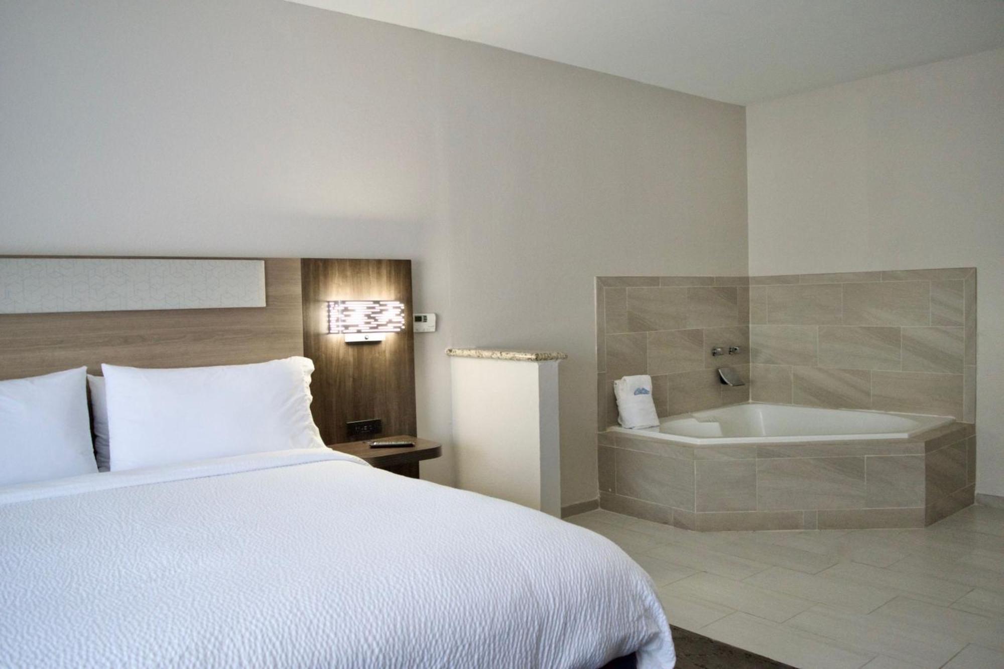 Holiday Inn Express & Suites College Station By Ihg Esterno foto